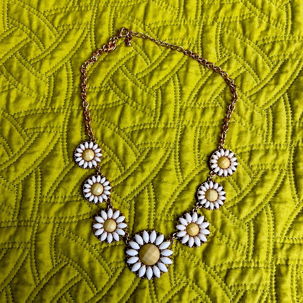 Daisy necklace